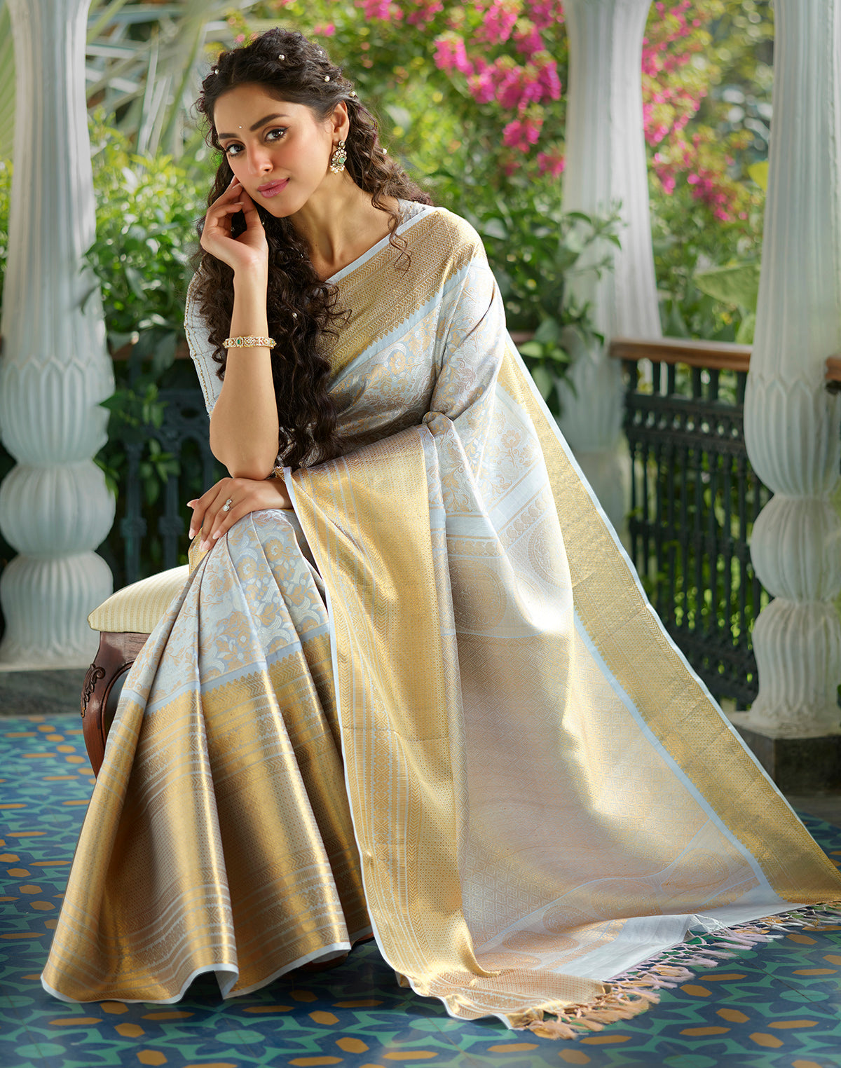 Light Grey all over Floral Woven Design Kanjivaram Pure Silk Saree