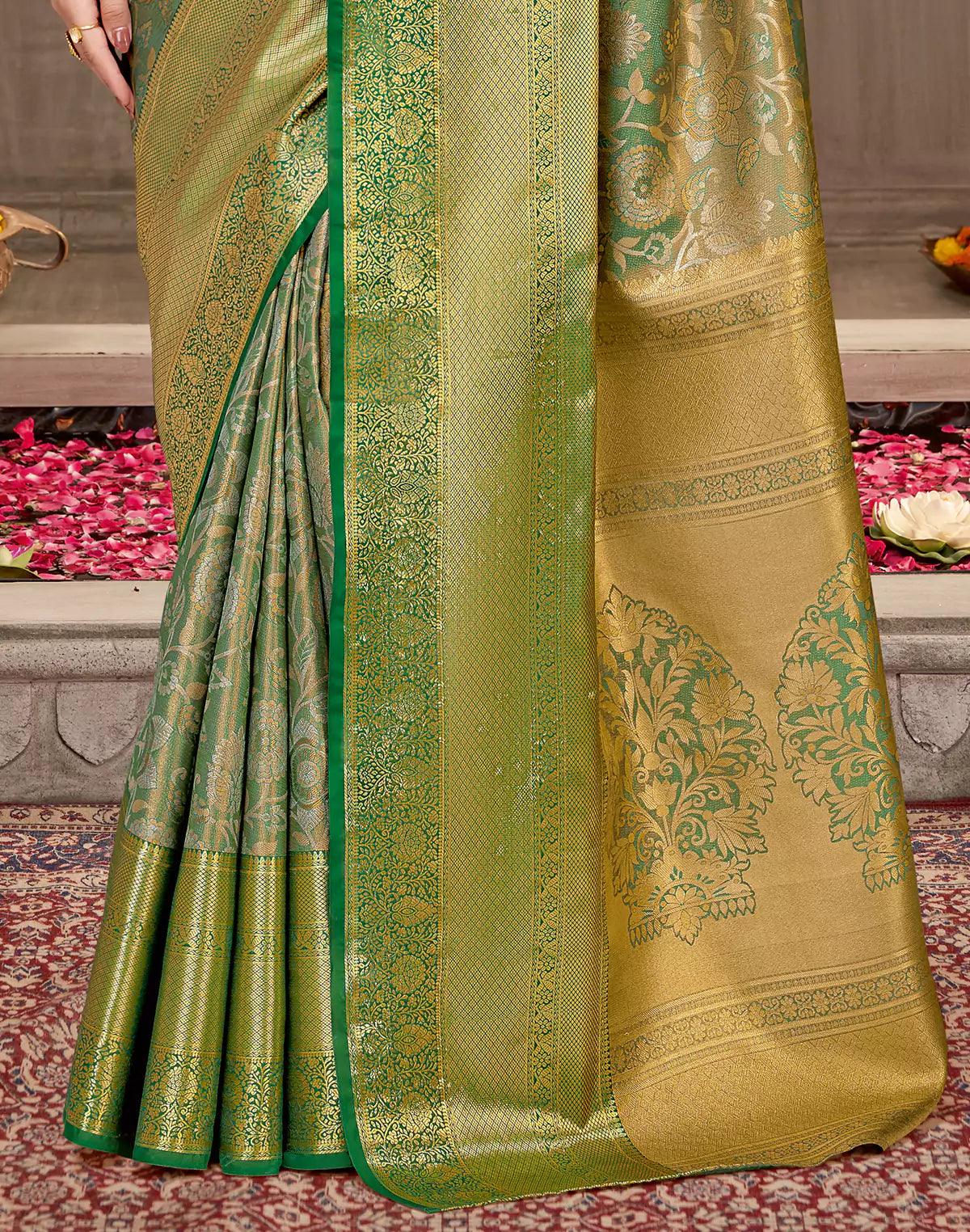 Green Skut Border Tissu Jaal Semi Silk Self Saree