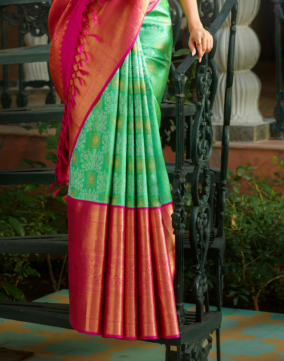 Green Floral Pure Silk Kanjivaram Saree with Big Contrast Skut Border