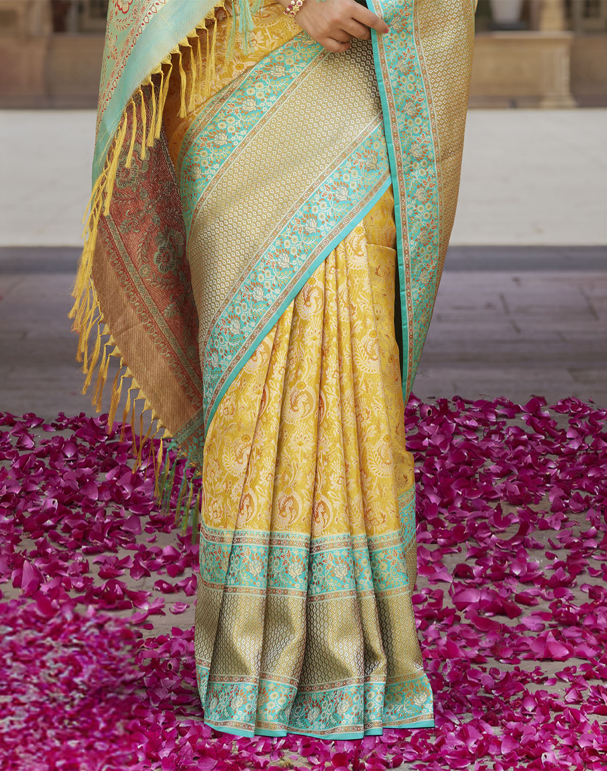 Yellow Ethnic Motifs Kanchipuram Pure Silk Saree with Contrast Skut Border